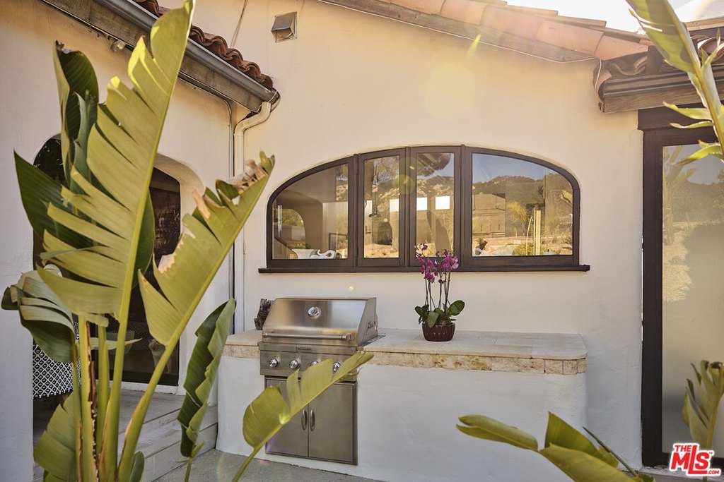 Calabasas, California, 91302, United States, 4 Bedrooms Bedrooms, ,4 BathroomsBathrooms,Residential,Forsale,1985952