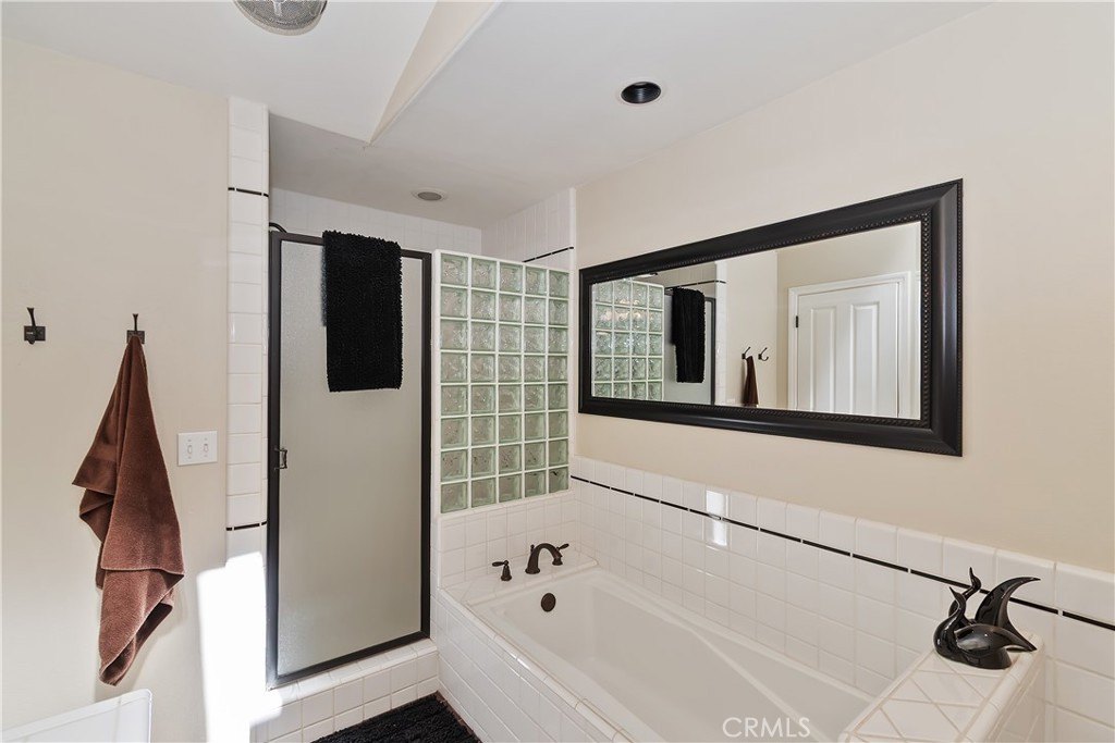 Lake Arrowhead, California, 92352, United States, 3 Bedrooms Bedrooms, ,2.5 BathroomsBathrooms,Residential,Forsale,1953293