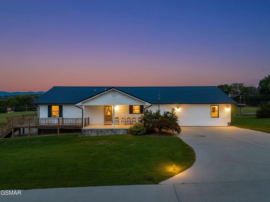 Newport, Tennessee, 37821, United States, 5 Bedrooms Bedrooms, ,2.5 BathroomsBathrooms,Residential,Forsale,1999410