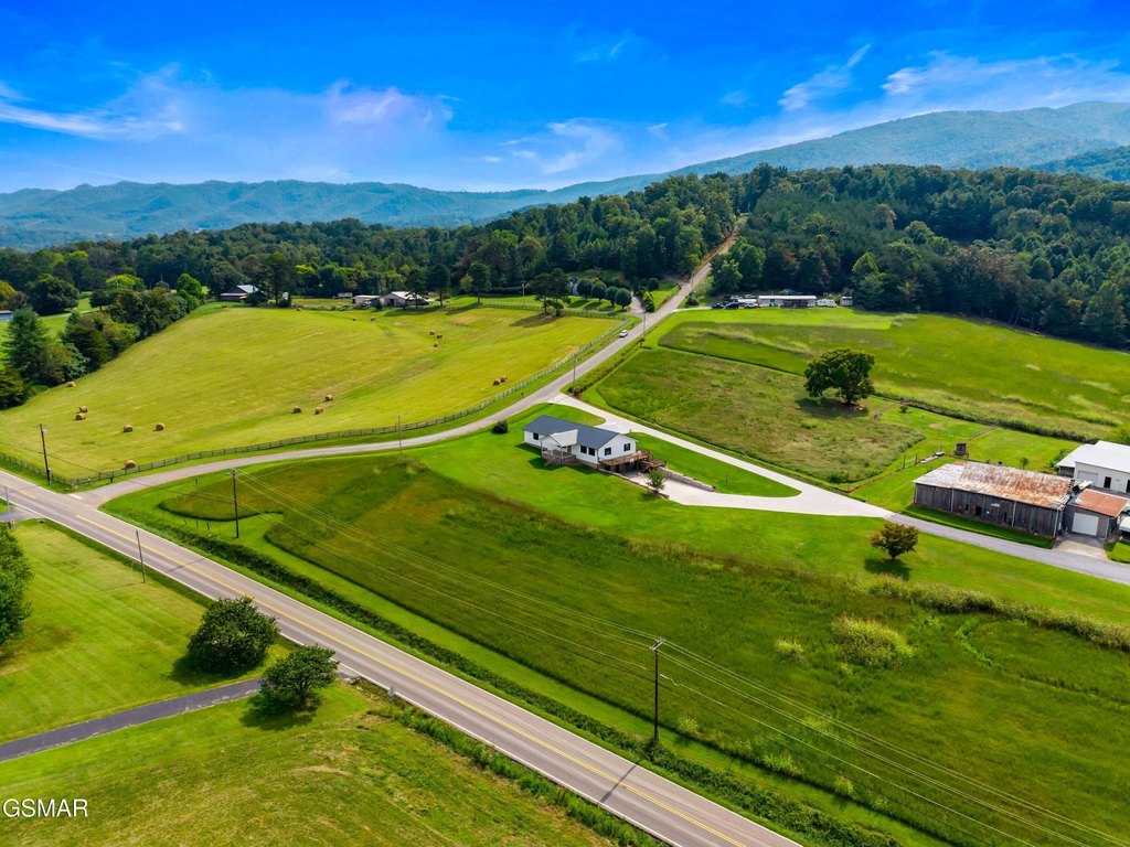 Newport, Tennessee, 37821, United States, 5 Bedrooms Bedrooms, ,2.5 BathroomsBathrooms,Residential,Forsale,1999410