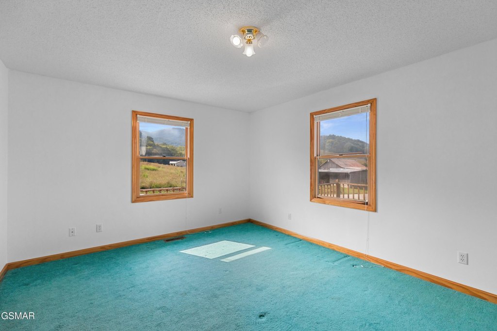 Newport, Tennessee, 37821, United States, 5 Bedrooms Bedrooms, ,2.5 BathroomsBathrooms,Residential,Forsale,1999410