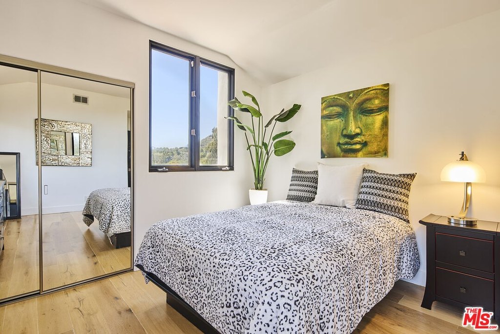 Calabasas, California, 91302, United States, 4 Bedrooms Bedrooms, ,4 BathroomsBathrooms,Residential,Forsale,1985952