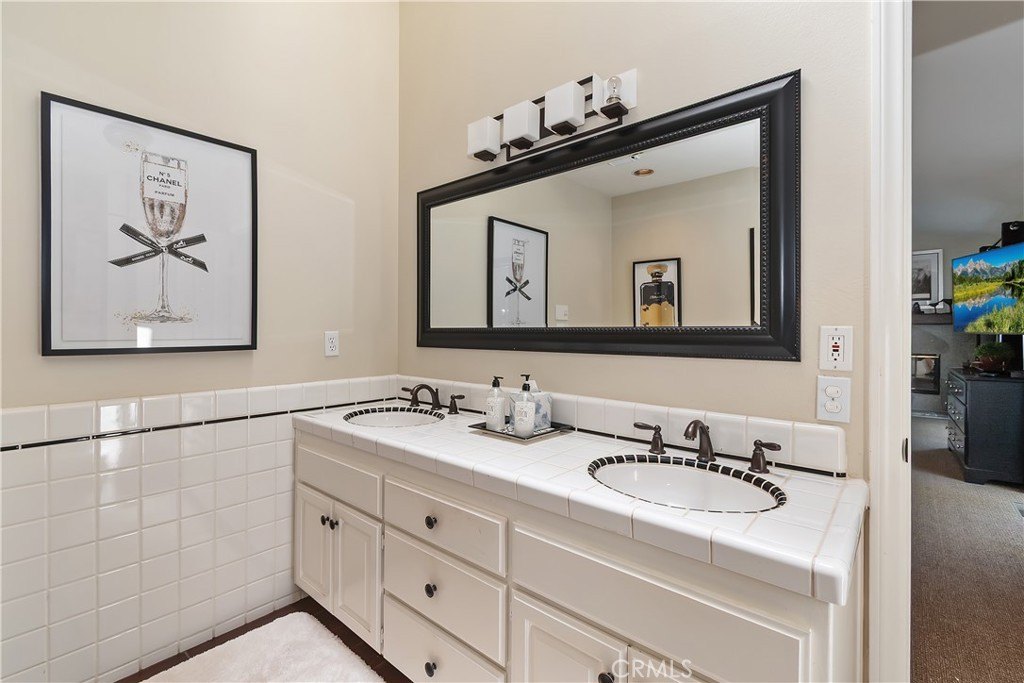 Lake Arrowhead, California, 92352, United States, 3 Bedrooms Bedrooms, ,2.5 BathroomsBathrooms,Residential,Forsale,1953293