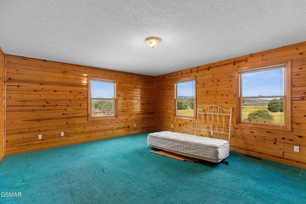 Newport, Tennessee, 37821, United States, 5 Bedrooms Bedrooms, ,2.5 BathroomsBathrooms,Residential,Forsale,1999410