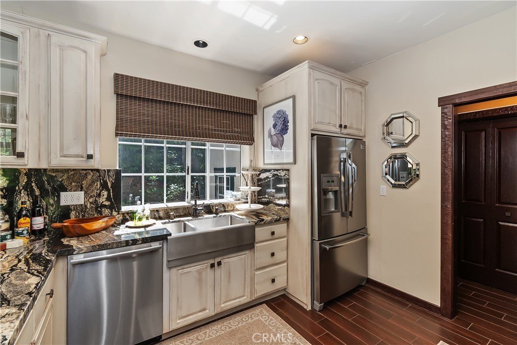 Lake Arrowhead, California, 92352, United States, 3 Bedrooms Bedrooms, ,2.5 BathroomsBathrooms,Residential,Forsale,1953293