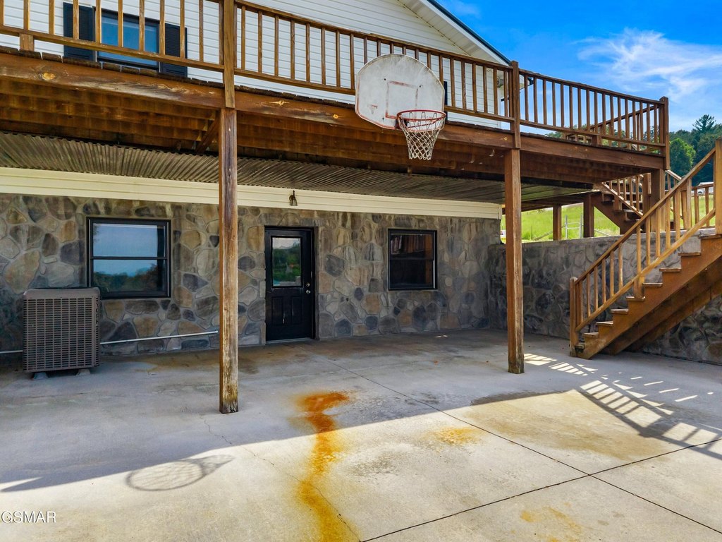 Newport, Tennessee, 37821, United States, 5 Bedrooms Bedrooms, ,2.5 BathroomsBathrooms,Residential,Forsale,1999410