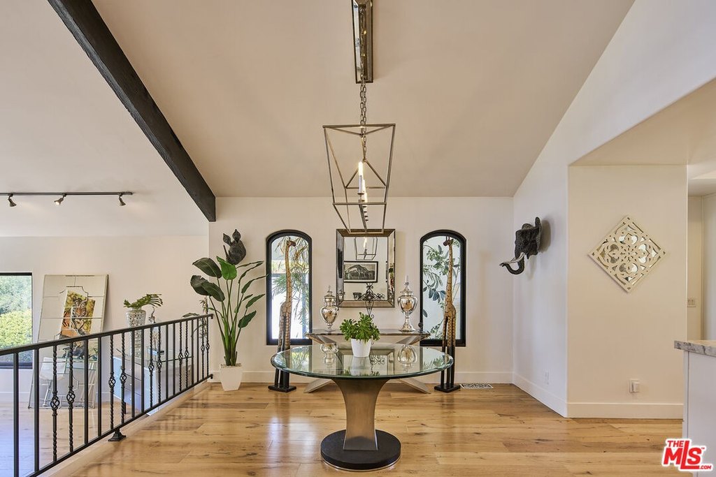 Calabasas, California, 91302, United States, 4 Bedrooms Bedrooms, ,4 BathroomsBathrooms,Residential,Forsale,1985952