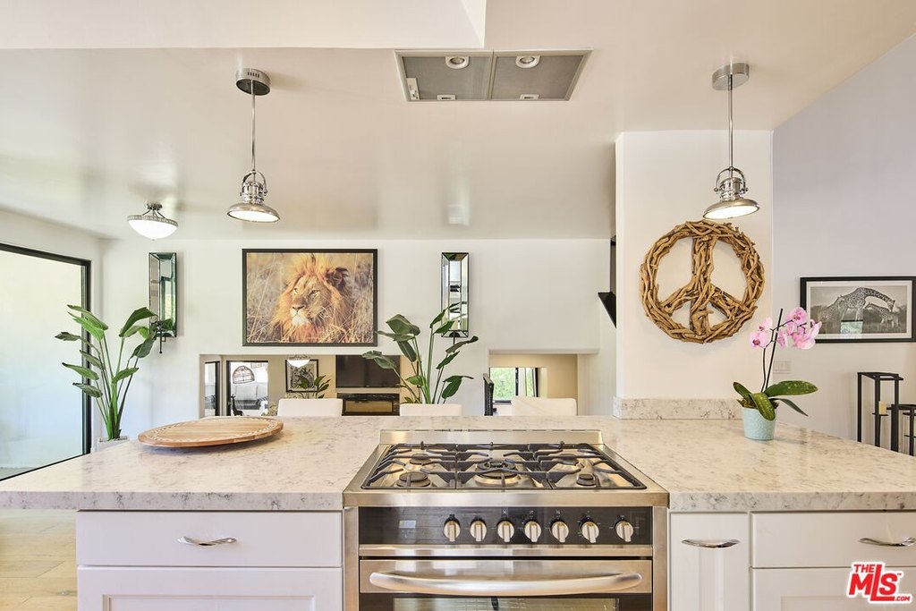 Calabasas, California, 91302, United States, 4 Bedrooms Bedrooms, ,4 BathroomsBathrooms,Residential,Forsale,1985952