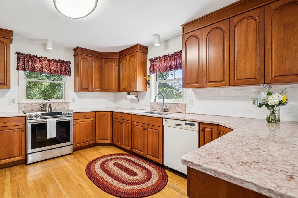 Norwich, Vermont, 05055, United States, 4 Bedrooms Bedrooms, ,2.5 BathroomsBathrooms,Residential,Forsale,2004851