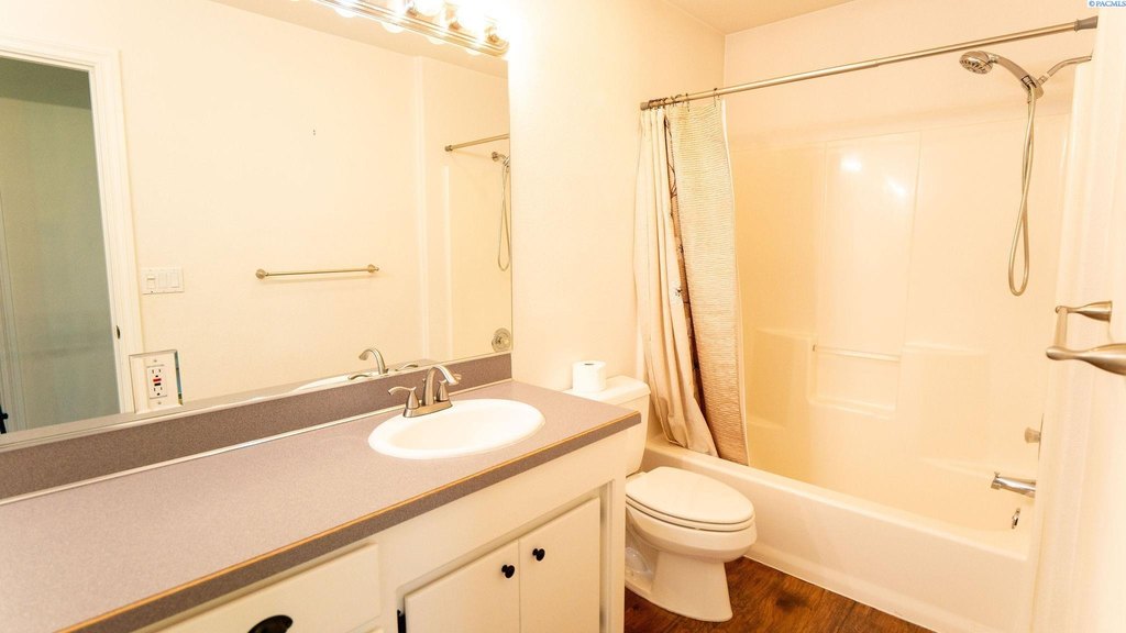 Kennewick, Washington, 99337, United States, 3 Bedrooms Bedrooms, ,2 BathroomsBathrooms,Residential,Forsale,1964557