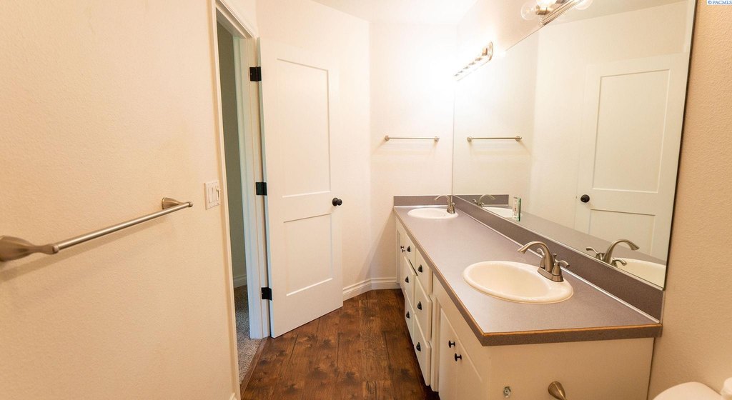 Kennewick, Washington, 99337, United States, 3 Bedrooms Bedrooms, ,2 BathroomsBathrooms,Residential,Forsale,1964557