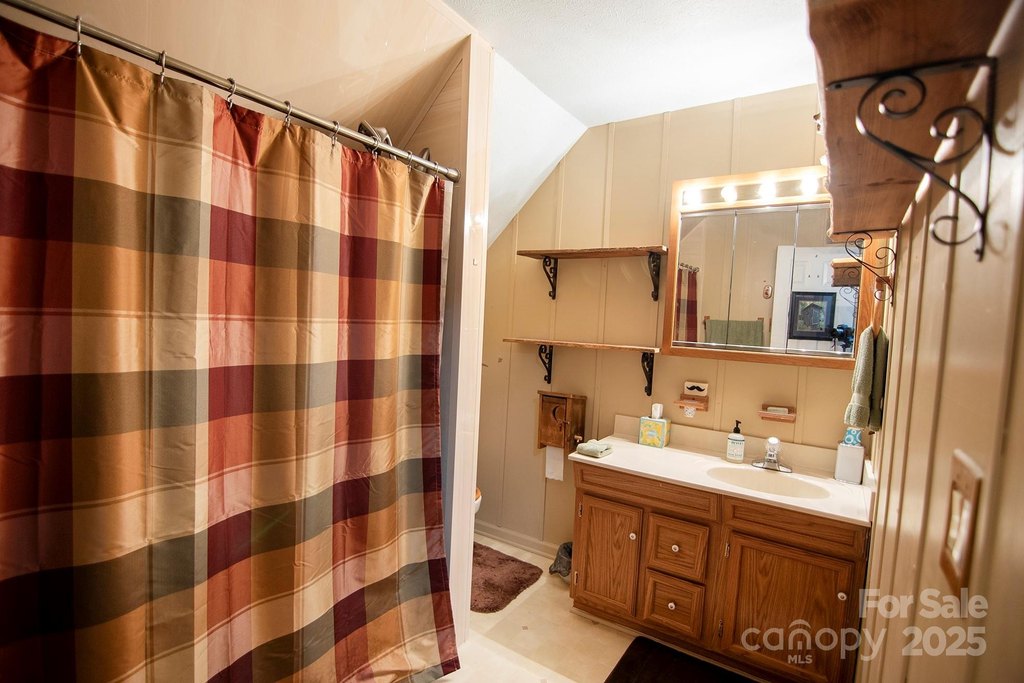 Hendersonville, North Carolina, 28792, United States, 3 Bedrooms Bedrooms, ,3 BathroomsBathrooms,Residential,Forsale,1960261