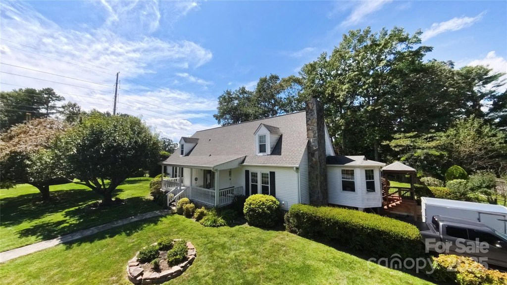 Hendersonville, North Carolina, 28792, United States, 3 Bedrooms Bedrooms, ,3 BathroomsBathrooms,Residential,Forsale,1960261