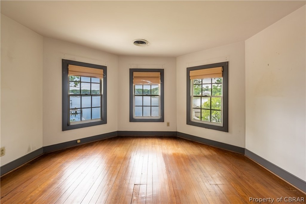 Irvington, Virginia, 22480, United States, 4 Bedrooms Bedrooms, ,3.5 BathroomsBathrooms,Residential,Forsale,1912777