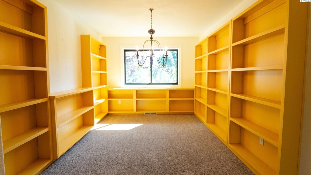 Kennewick, Washington, 99337, United States, 3 Bedrooms Bedrooms, ,2 BathroomsBathrooms,Residential,Forsale,1964557