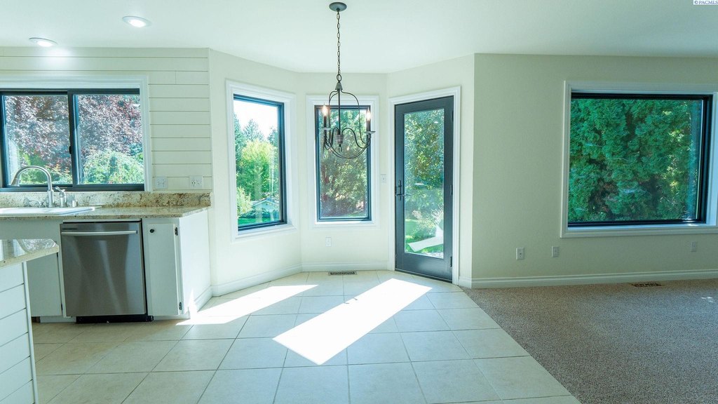 Kennewick, Washington, 99337, United States, 3 Bedrooms Bedrooms, ,2 BathroomsBathrooms,Residential,Forsale,1964557