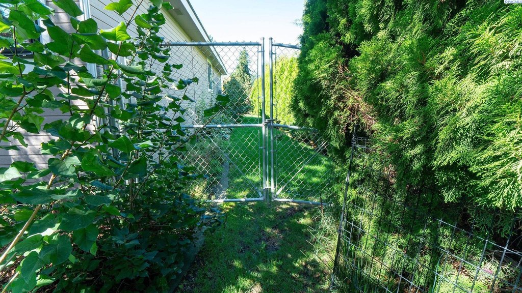 Kennewick, Washington, 99337, United States, 3 Bedrooms Bedrooms, ,2 BathroomsBathrooms,Residential,Forsale,1964557