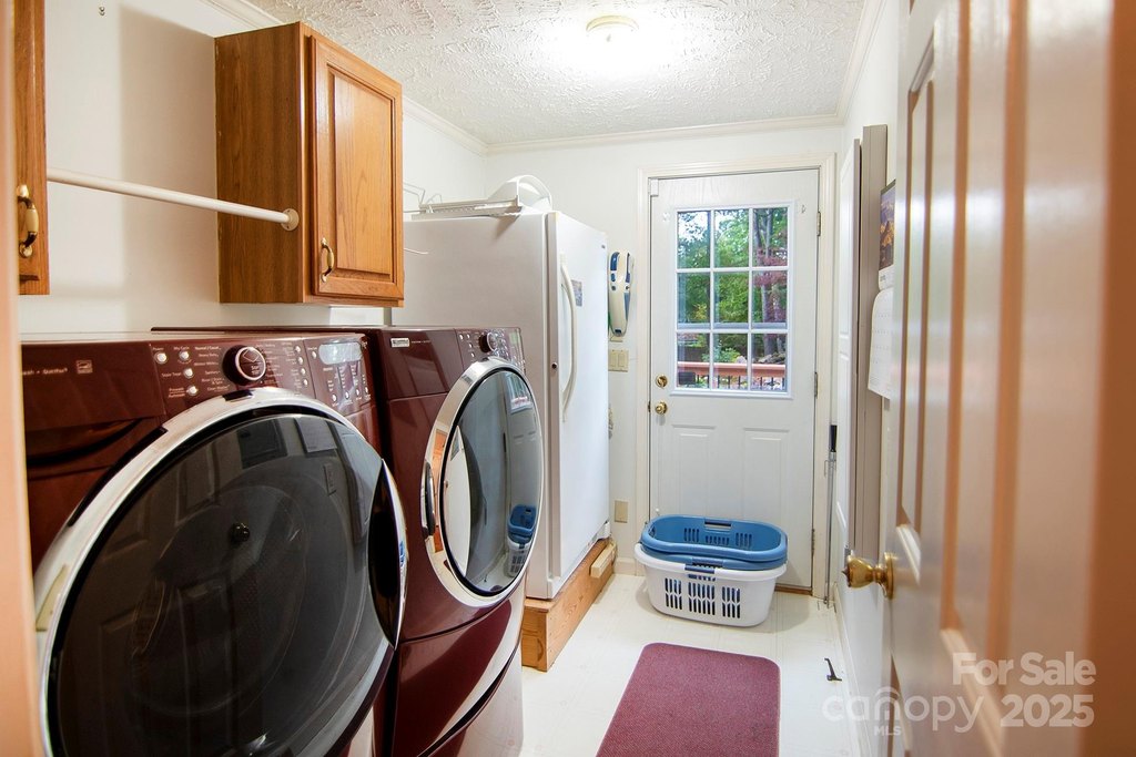 Hendersonville, North Carolina, 28792, United States, 3 Bedrooms Bedrooms, ,3 BathroomsBathrooms,Residential,Forsale,1960261