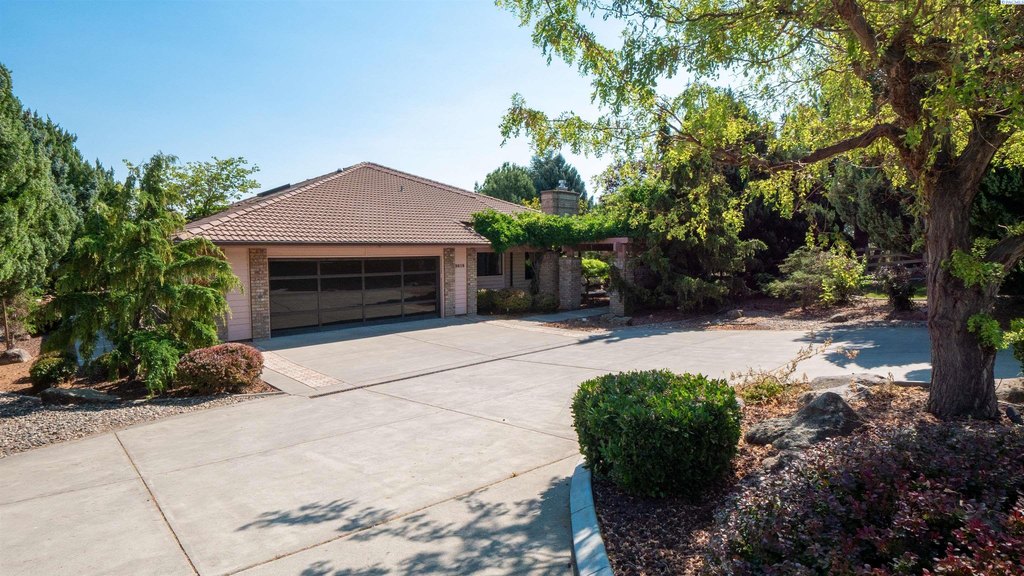 Richland, Washington, 99352, United States, 2 Bedrooms Bedrooms, ,3 BathroomsBathrooms,Residential,Forsale,1922429