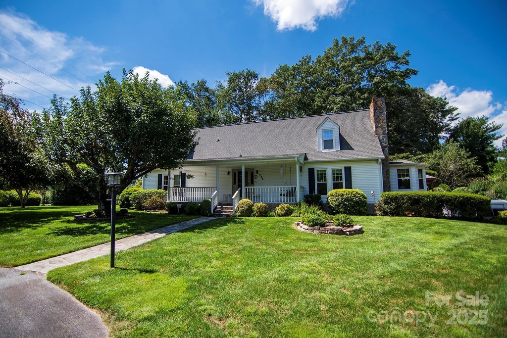 Hendersonville, North Carolina, 28792, United States, 3 Bedrooms Bedrooms, ,3 BathroomsBathrooms,Residential,Forsale,1960261