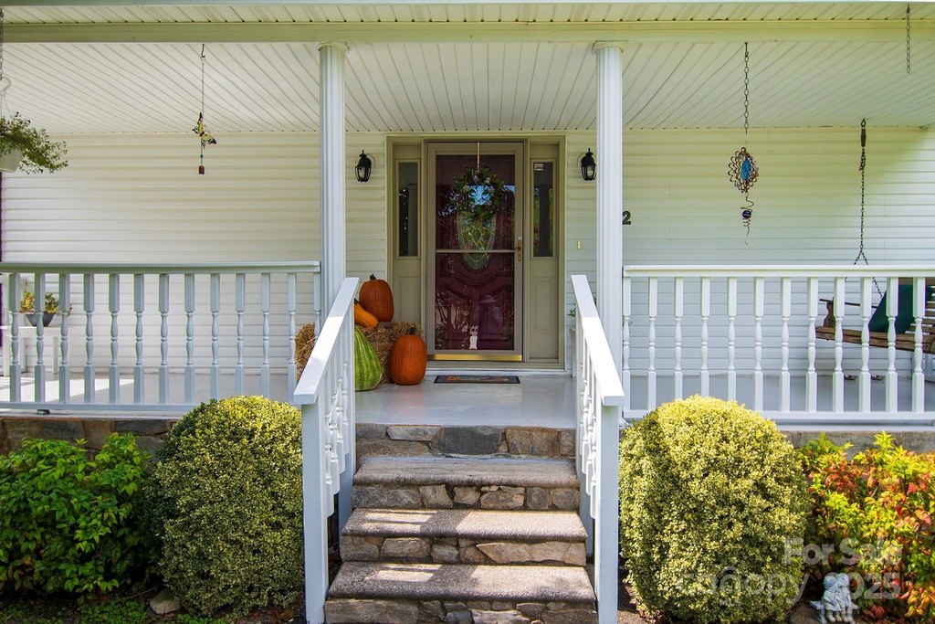 Hendersonville, North Carolina, 28792, United States, 3 Bedrooms Bedrooms, ,3 BathroomsBathrooms,Residential,Forsale,1960261