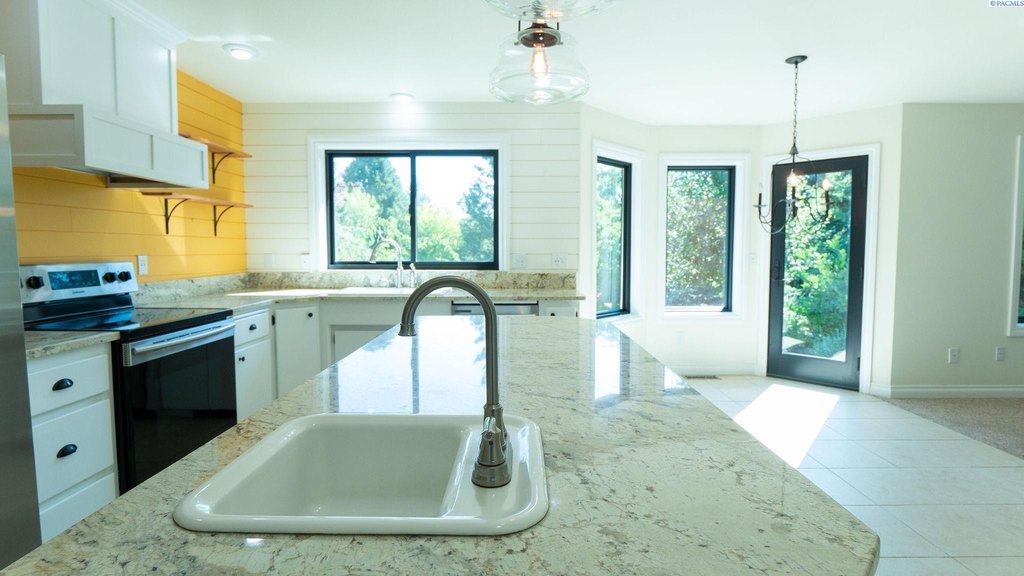 Kennewick, Washington, 99337, United States, 3 Bedrooms Bedrooms, ,2 BathroomsBathrooms,Residential,Forsale,1964557