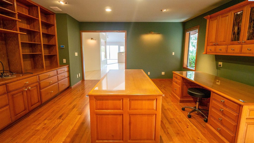 Richland, Washington, 99352, United States, 2 Bedrooms Bedrooms, ,3 BathroomsBathrooms,Residential,Forsale,1922429