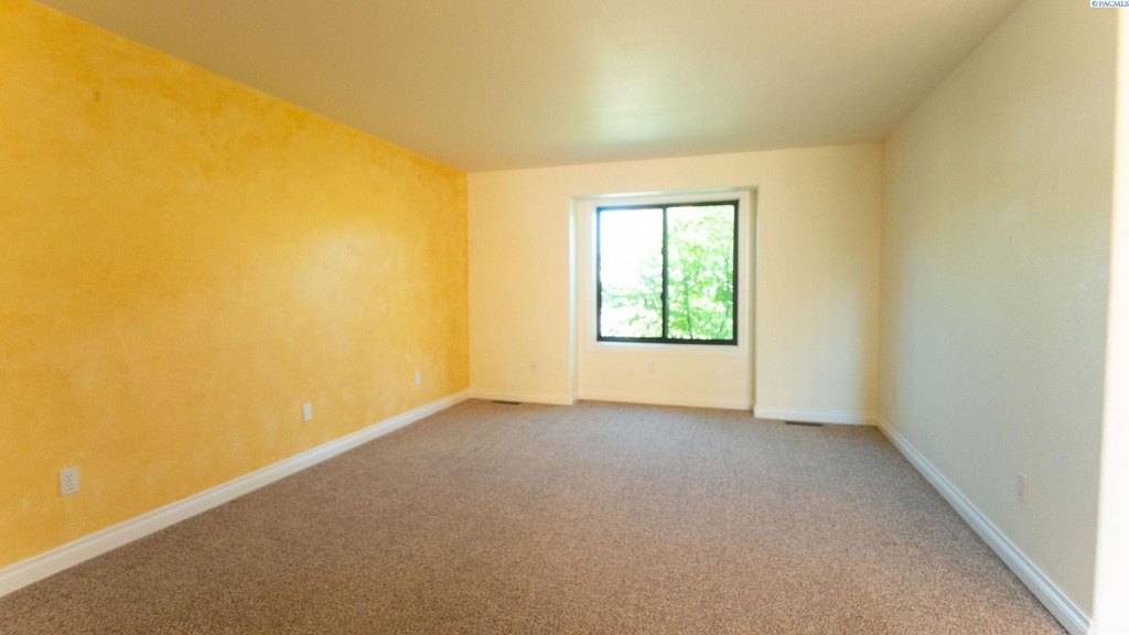 Kennewick, Washington, 99337, United States, 3 Bedrooms Bedrooms, ,2 BathroomsBathrooms,Residential,Forsale,1964557