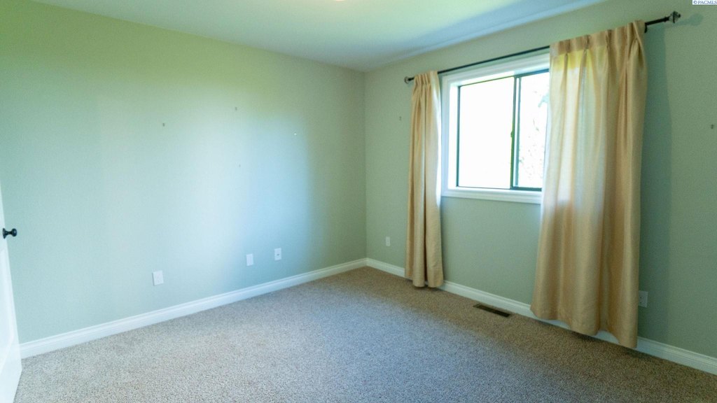 Kennewick, Washington, 99337, United States, 3 Bedrooms Bedrooms, ,2 BathroomsBathrooms,Residential,Forsale,1964557