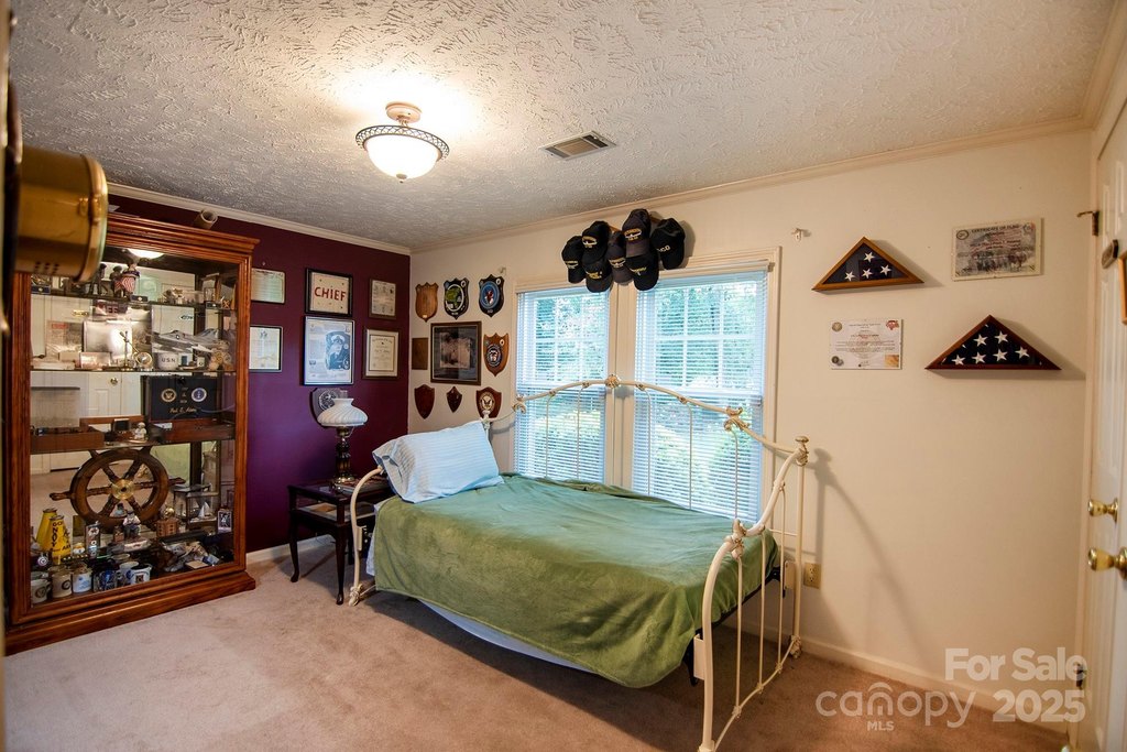 Hendersonville, North Carolina, 28792, United States, 3 Bedrooms Bedrooms, ,3 BathroomsBathrooms,Residential,Forsale,1960261