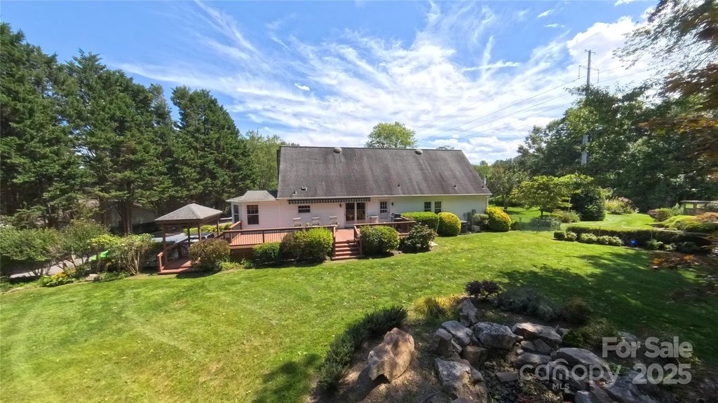 Hendersonville, North Carolina, 28792, United States, 3 Bedrooms Bedrooms, ,3 BathroomsBathrooms,Residential,Forsale,1960261