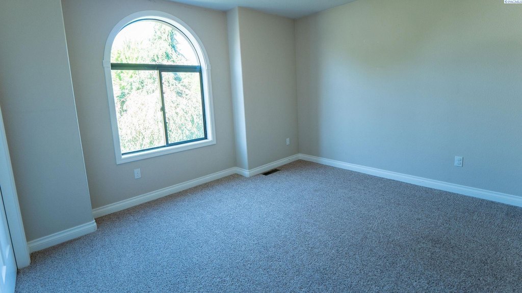 Kennewick, Washington, 99337, United States, 3 Bedrooms Bedrooms, ,2 BathroomsBathrooms,Residential,Forsale,1964557