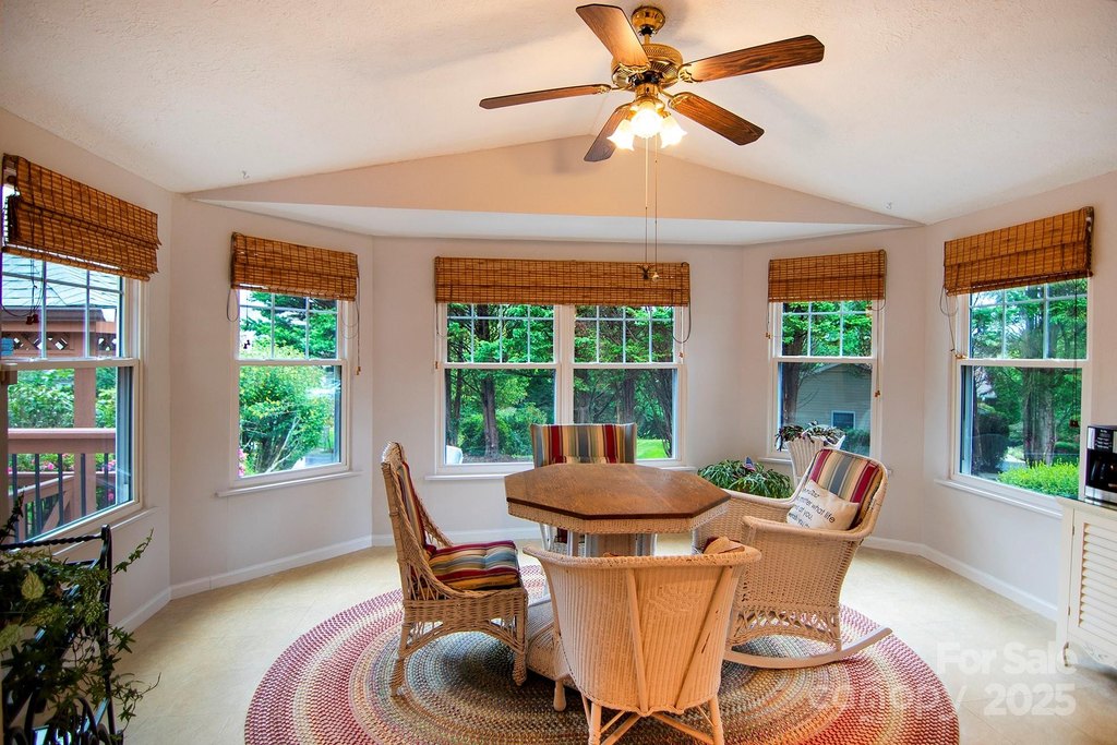 Hendersonville, North Carolina, 28792, United States, 3 Bedrooms Bedrooms, ,3 BathroomsBathrooms,Residential,Forsale,1960261