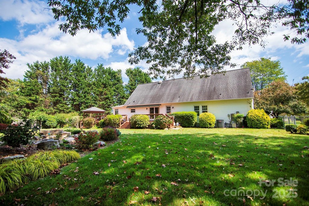 Hendersonville, North Carolina, 28792, United States, 3 Bedrooms Bedrooms, ,3 BathroomsBathrooms,Residential,Forsale,1960261