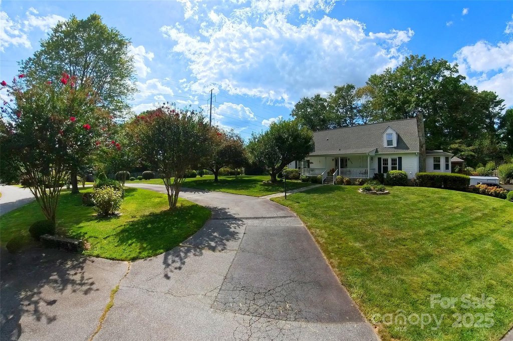 Hendersonville, North Carolina, 28792, United States, 3 Bedrooms Bedrooms, ,3 BathroomsBathrooms,Residential,Forsale,1960261