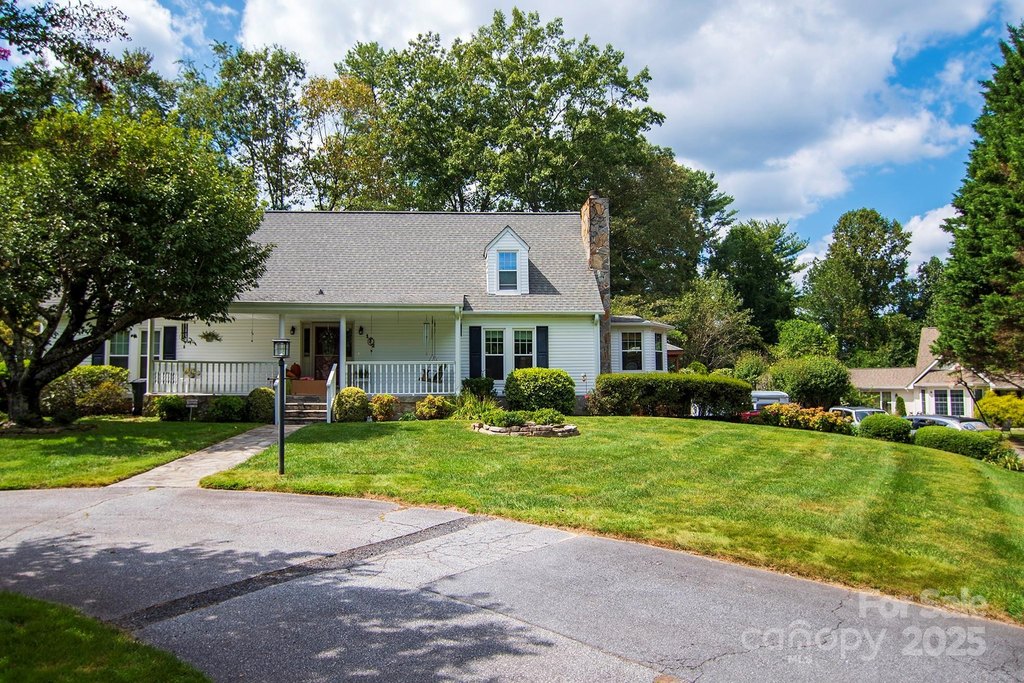 Hendersonville, North Carolina, 28792, United States, 3 Bedrooms Bedrooms, ,3 BathroomsBathrooms,Residential,Forsale,1960261