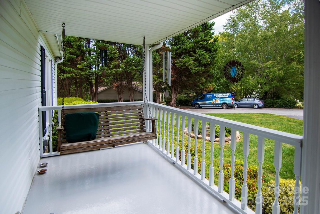 Hendersonville, North Carolina, 28792, United States, 3 Bedrooms Bedrooms, ,3 BathroomsBathrooms,Residential,Forsale,1960261