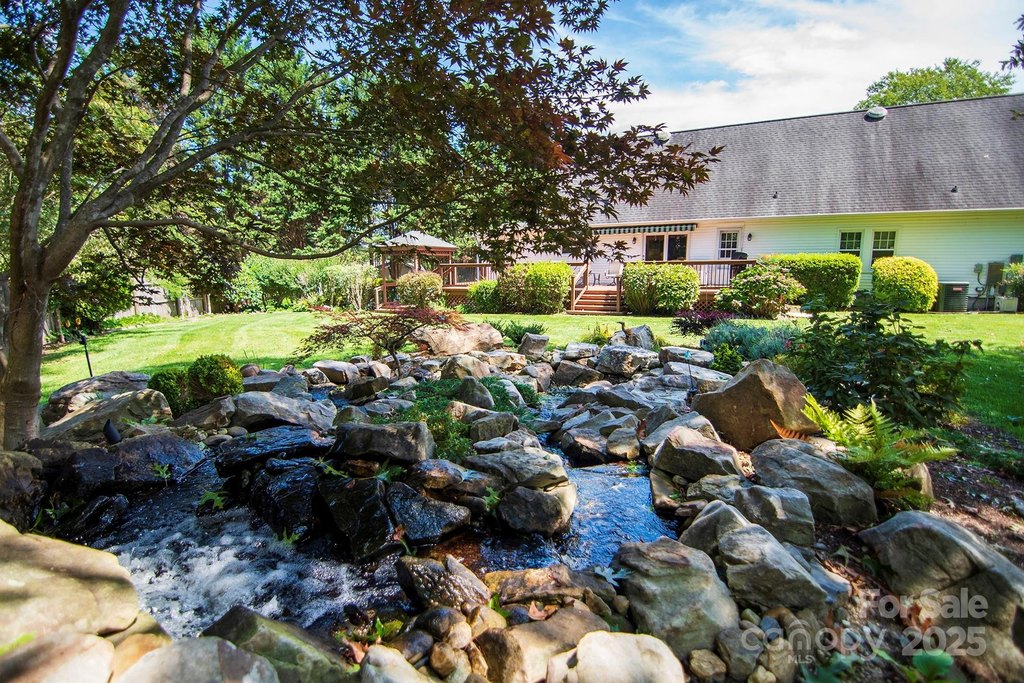 Hendersonville, North Carolina, 28792, United States, 3 Bedrooms Bedrooms, ,3 BathroomsBathrooms,Residential,Forsale,1960261