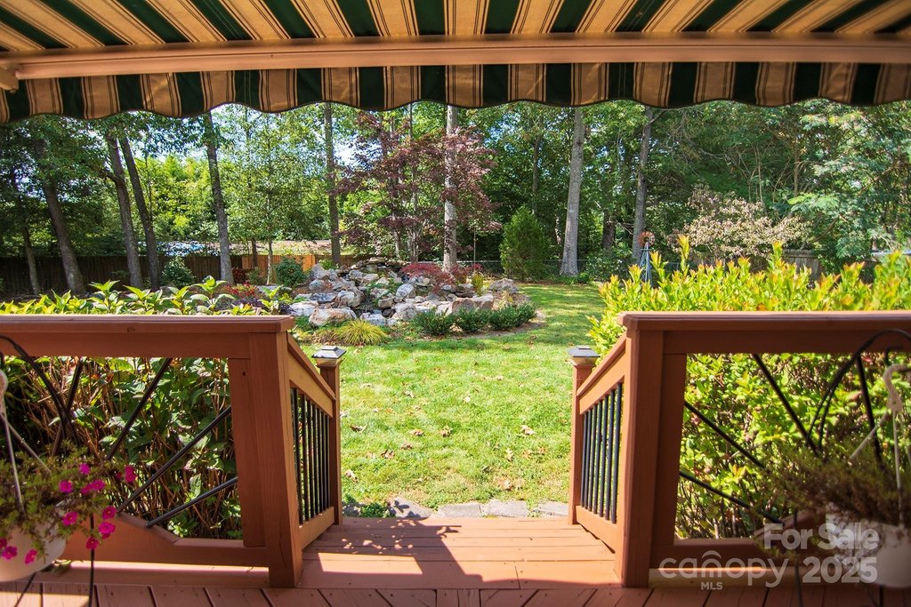 Hendersonville, North Carolina, 28792, United States, 3 Bedrooms Bedrooms, ,3 BathroomsBathrooms,Residential,Forsale,1960261