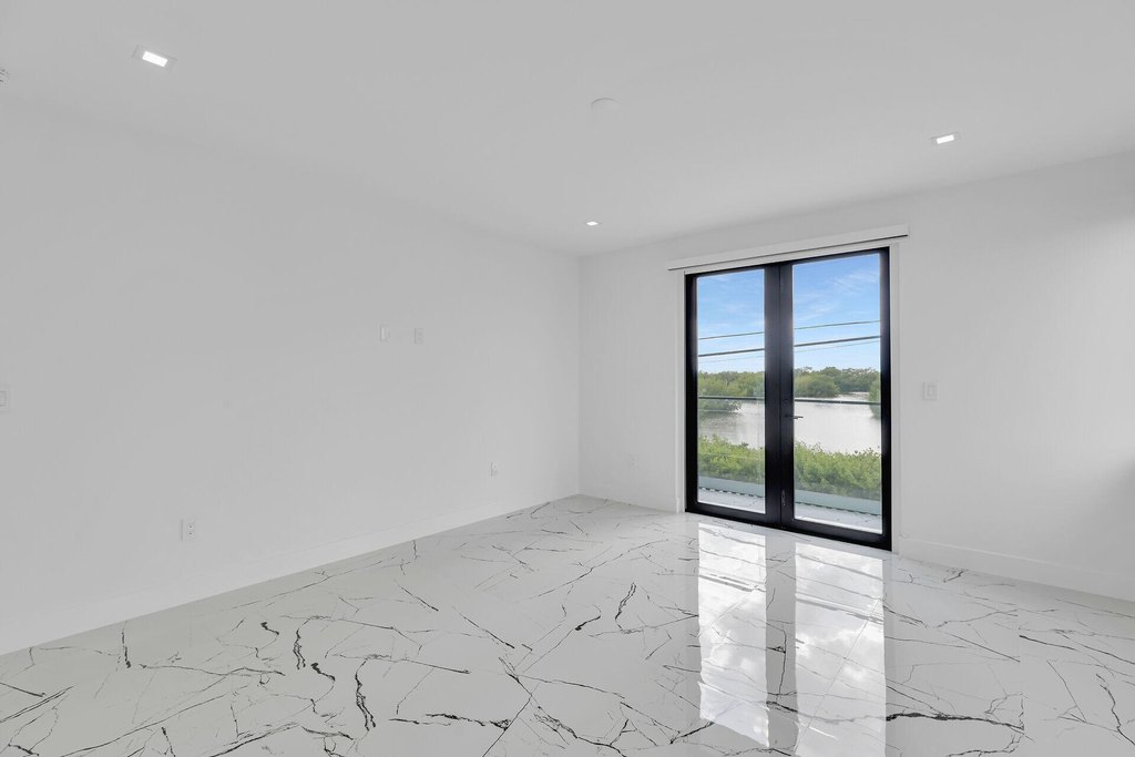 Key Largo, Florida, 33037, United States, 5 Bedrooms Bedrooms, ,4.5 BathroomsBathrooms,Residential,Forsale,1971991