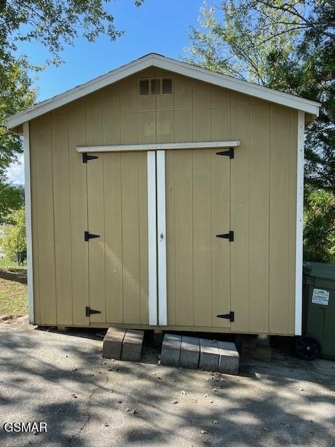 Seymour, Tennessee, 37865, United States, 3 Bedrooms Bedrooms, ,3 BathroomsBathrooms,Residential,Forsale,1960218