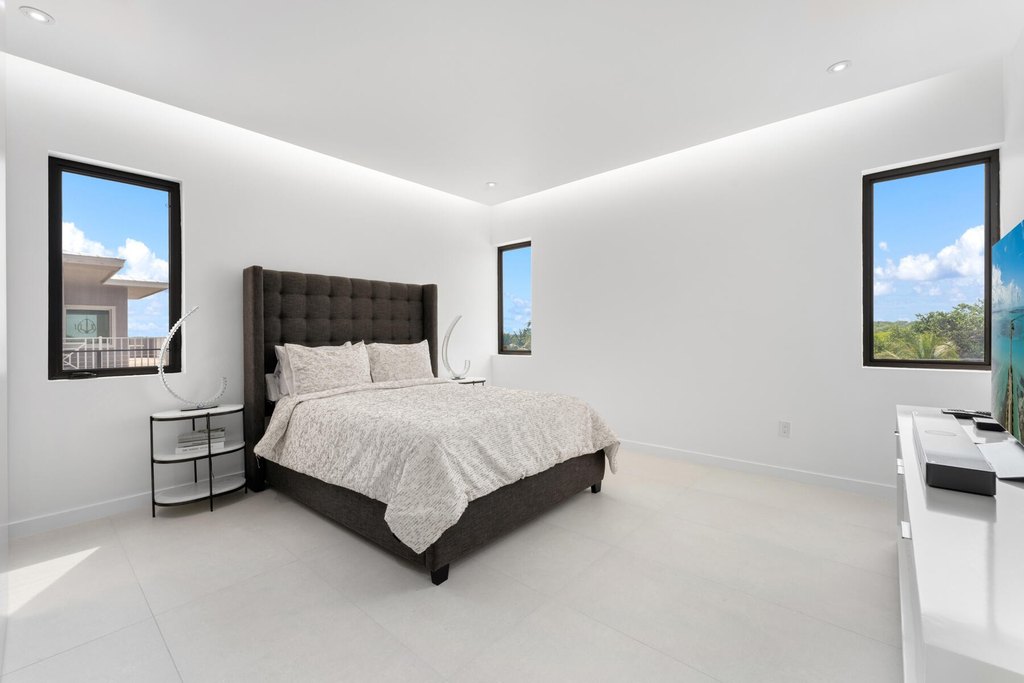 Key Largo, Florida, 33037, United States, 6 Bedrooms Bedrooms, ,5 BathroomsBathrooms,Residential,Forsale,2011107