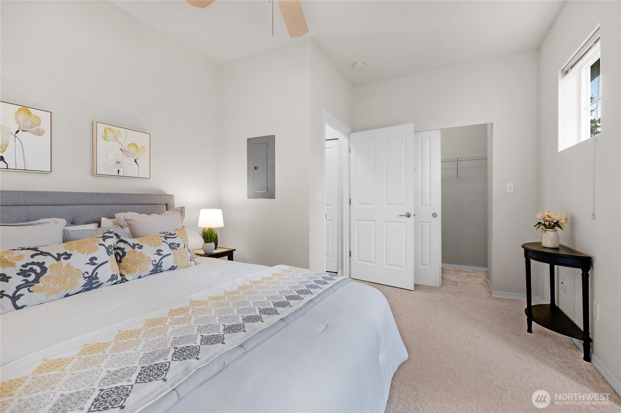 Bothell, Washington, 98012, United States, 2 Bedrooms Bedrooms, ,2 BathroomsBathrooms,Residential,Forsale,1946239