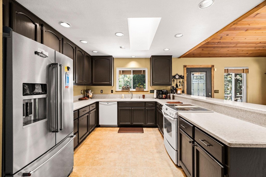 Lake Almanor, California, 96137, United States, 3 Bedrooms Bedrooms, ,2 BathroomsBathrooms,Residential,Forsale,1954170