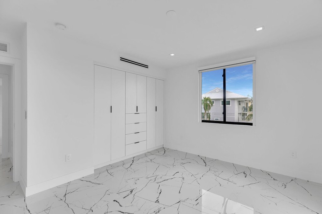 Key Largo, Florida, 33037, United States, 5 Bedrooms Bedrooms, ,4.5 BathroomsBathrooms,Residential,Forsale,1971991