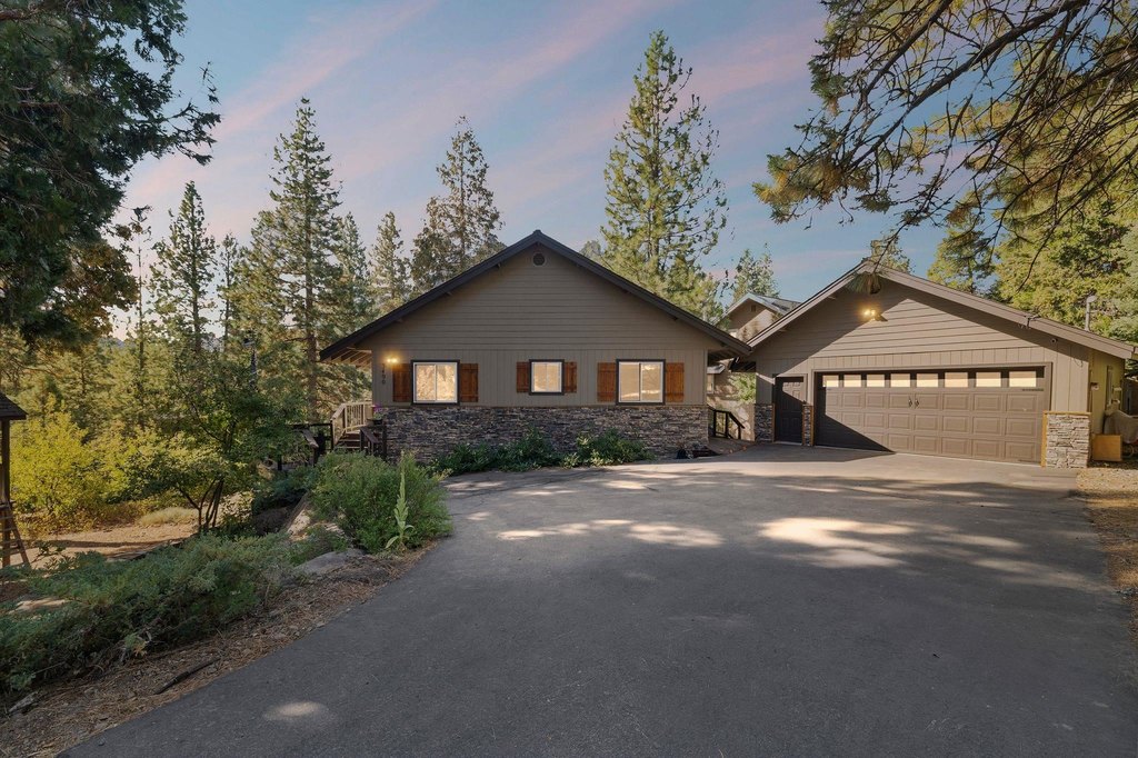 Lake Almanor, California, 96137, United States, 3 Bedrooms Bedrooms, ,2 BathroomsBathrooms,Residential,Forsale,1954170