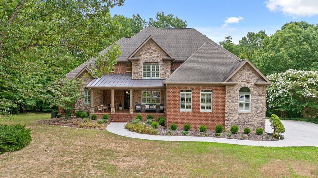 Signal Mountain, Tennessee, 37377, United States, 6 Bedrooms Bedrooms, ,4.5 BathroomsBathrooms,Residential,Forsale,1946768