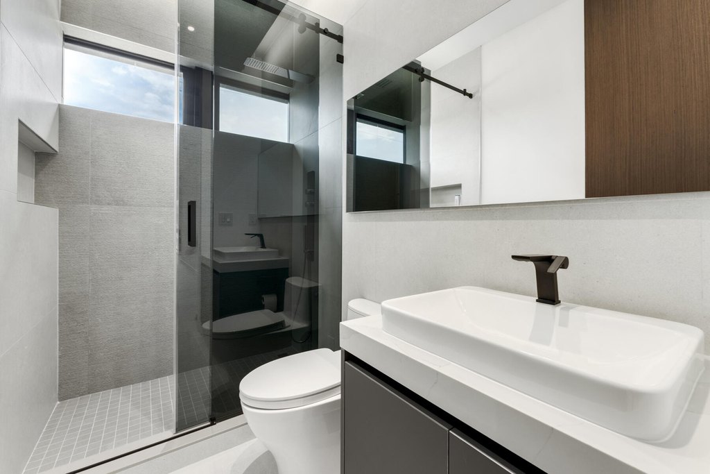 Key Largo, Florida, 33037, United States, 6 Bedrooms Bedrooms, ,5 BathroomsBathrooms,Residential,Forsale,2011107