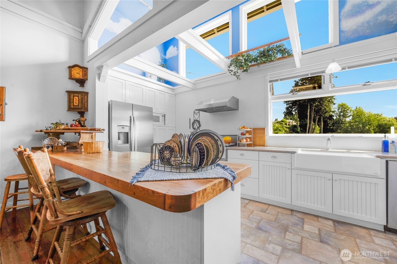 Silverdale, Washington, 98383, United States, 5 Bedrooms Bedrooms, ,3 BathroomsBathrooms,Residential,Forsale,1946238