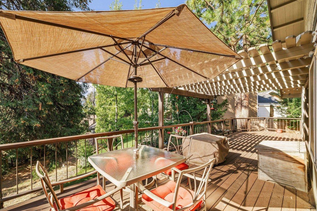 Lake Almanor, California, 96137, United States, 3 Bedrooms Bedrooms, ,2 BathroomsBathrooms,Residential,Forsale,1954170